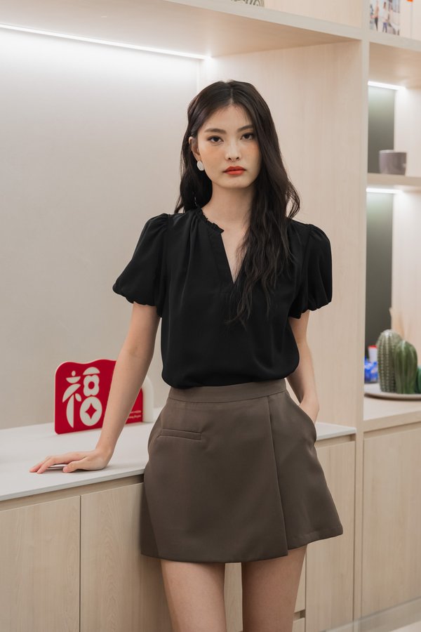 Phea Frilled Mandarin Collar Top In Black (XS)