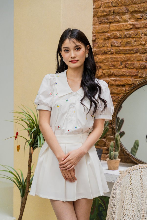 Petal Peterpan Collar Embroidered Top In White (XS)