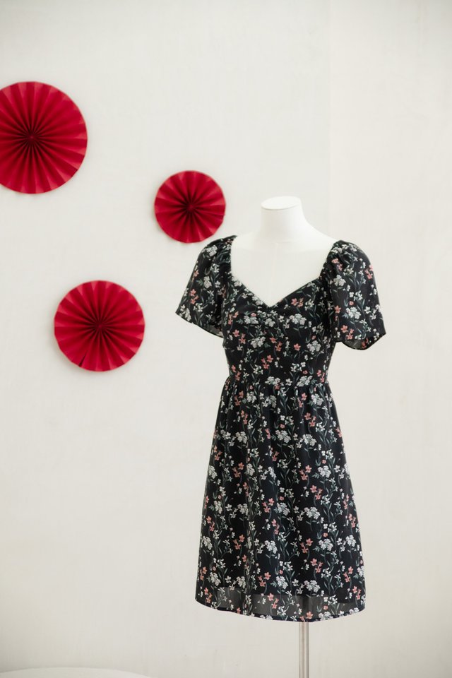 Sylvie Floral Sweetheart Dress In Black