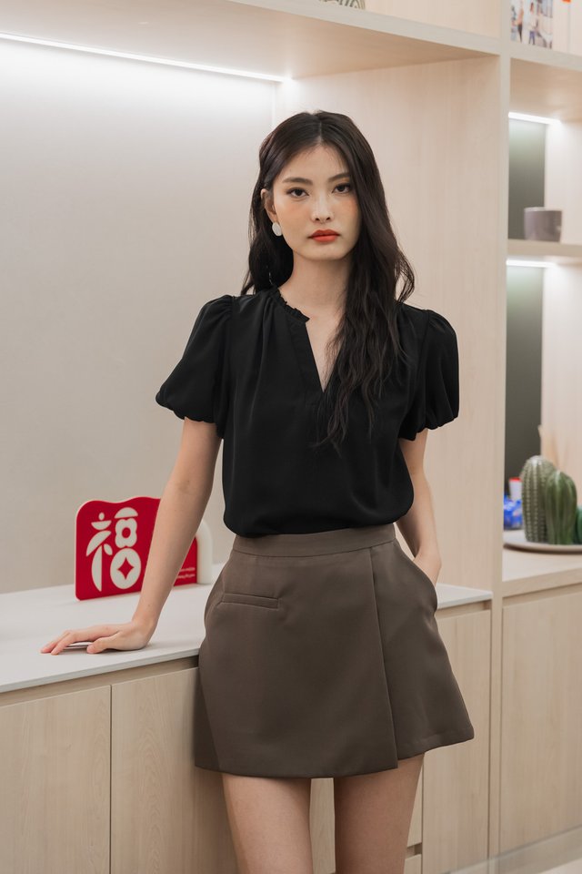 Phea Frilled Mandarin Collar Top In Black