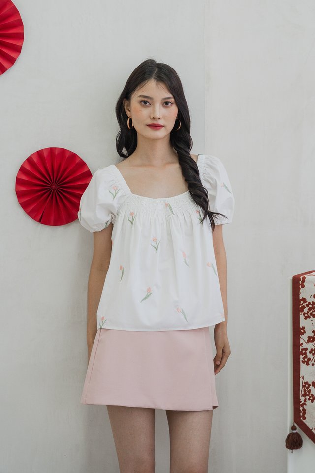 Tinker Tulip Embroidery Top In White