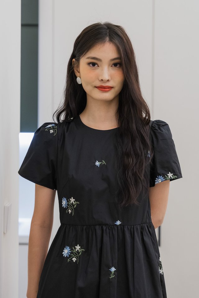 Melanie Floral Embroidery Midi Dress In Black (XS)
