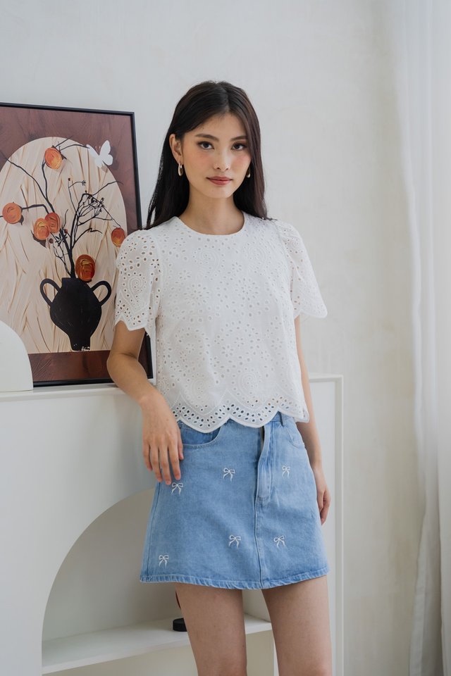 Avery Eyelet Boxy Top In White