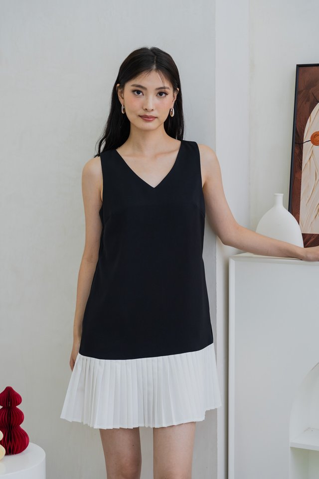 Heather Pleat Hem Dress In Black