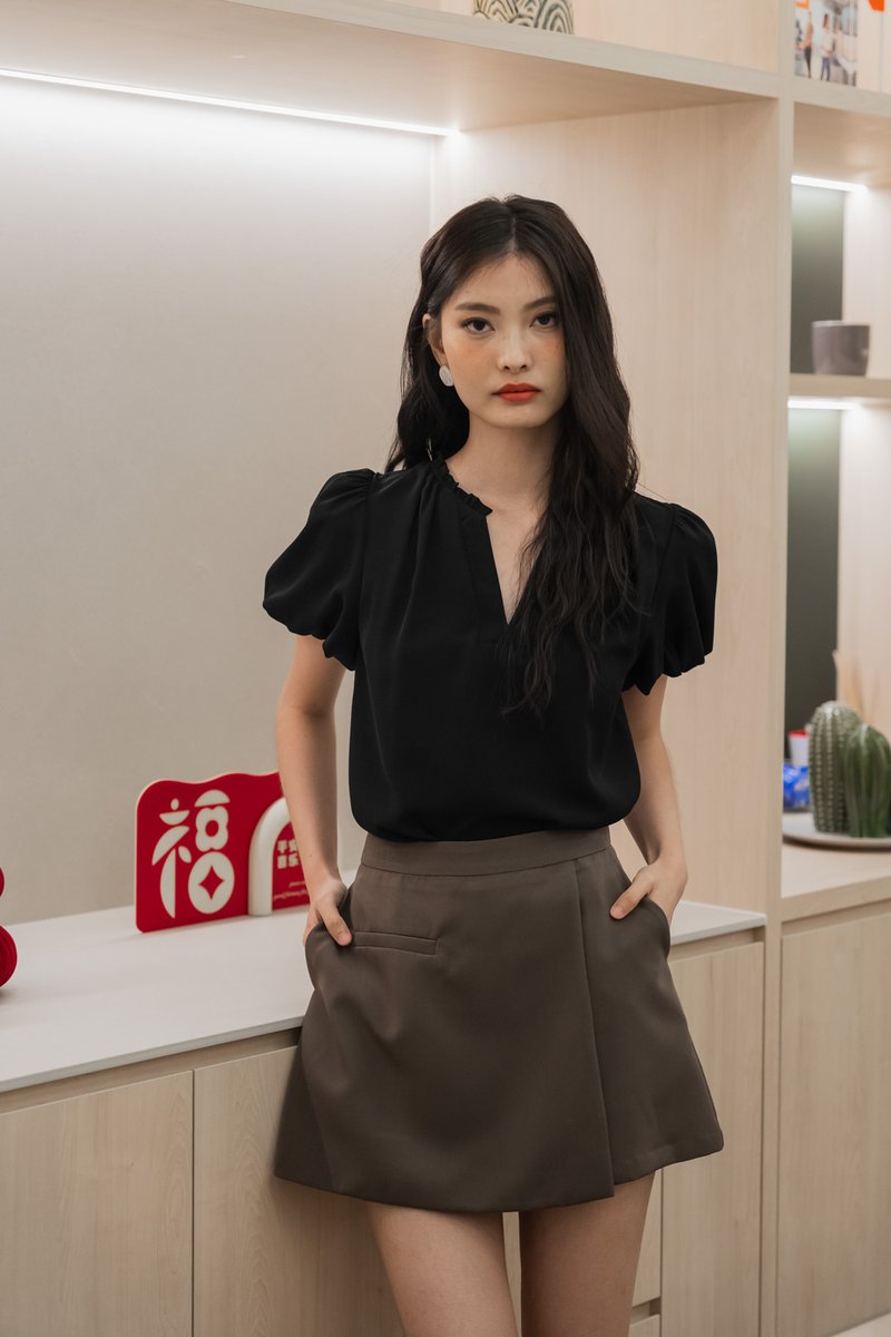 Phea Frilled Mandarin Collar Top In Black (XS)