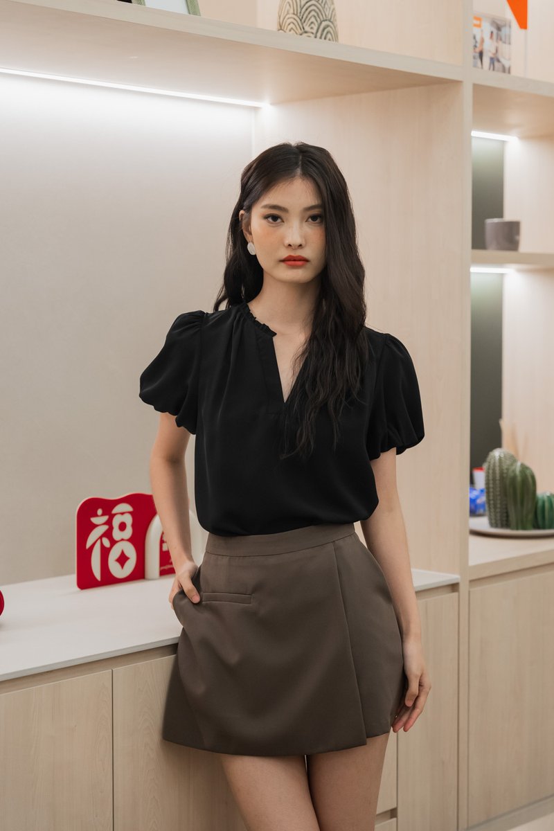 Phea Frilled Mandarin Collar Top In Black (XS)