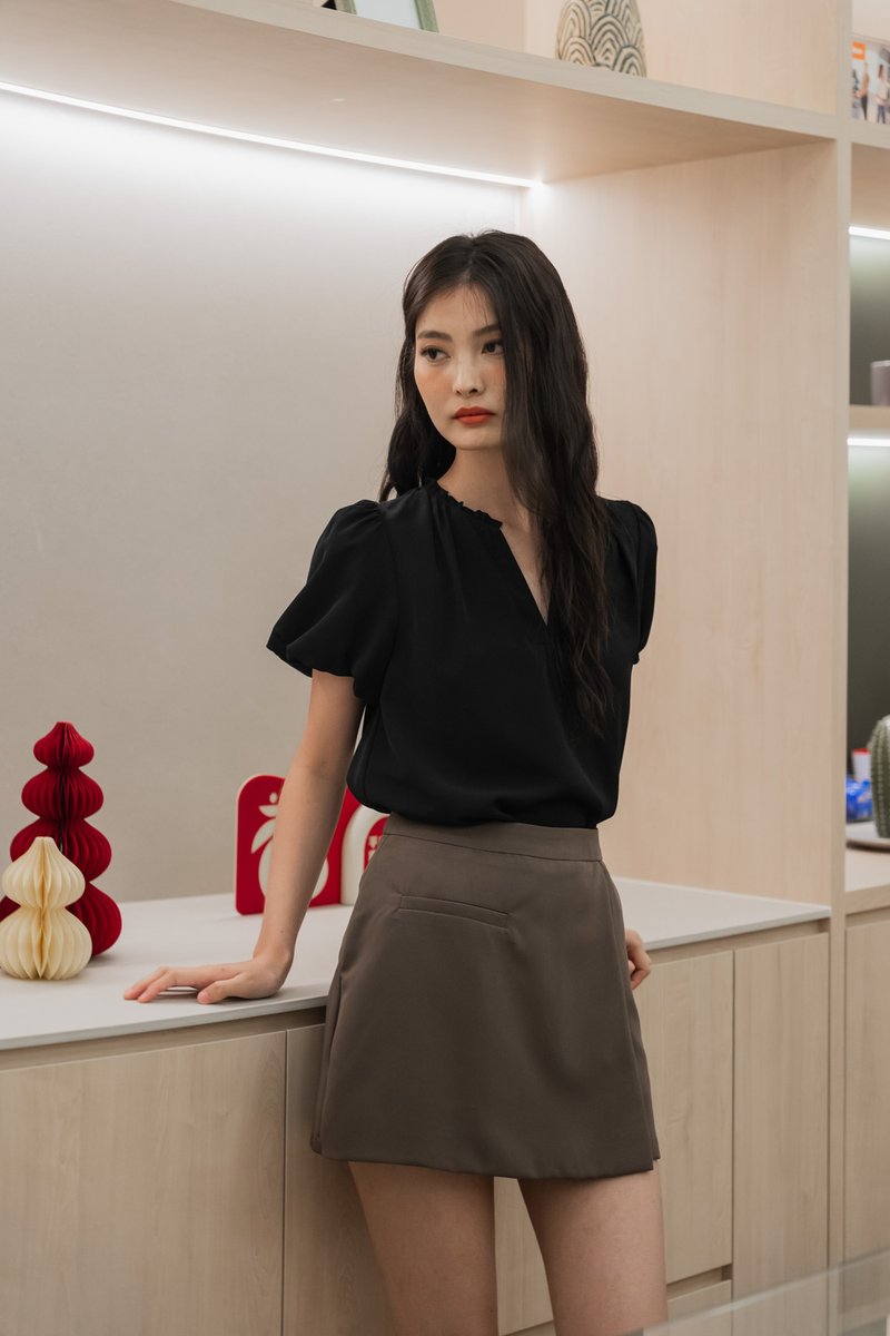 Phea Frilled Mandarin Collar Top In Black (XS)