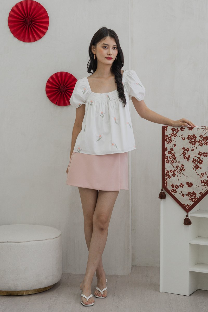 Tinker Tulip Embroidery Top In White (XS)