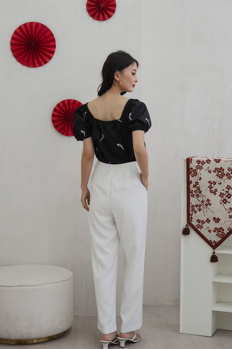 Tinker Tulip Embroidery Top In Black