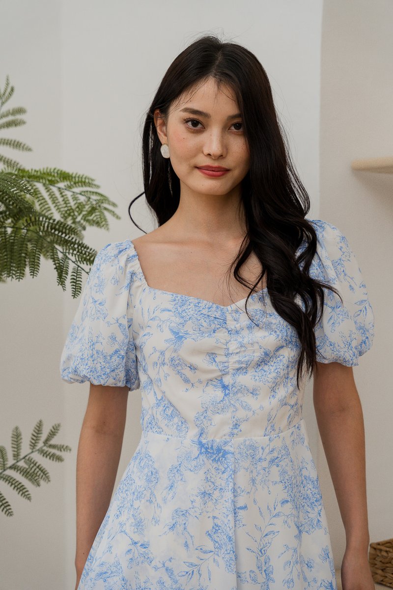 Emerie Porcelain Sweetheart Romper In Blue
