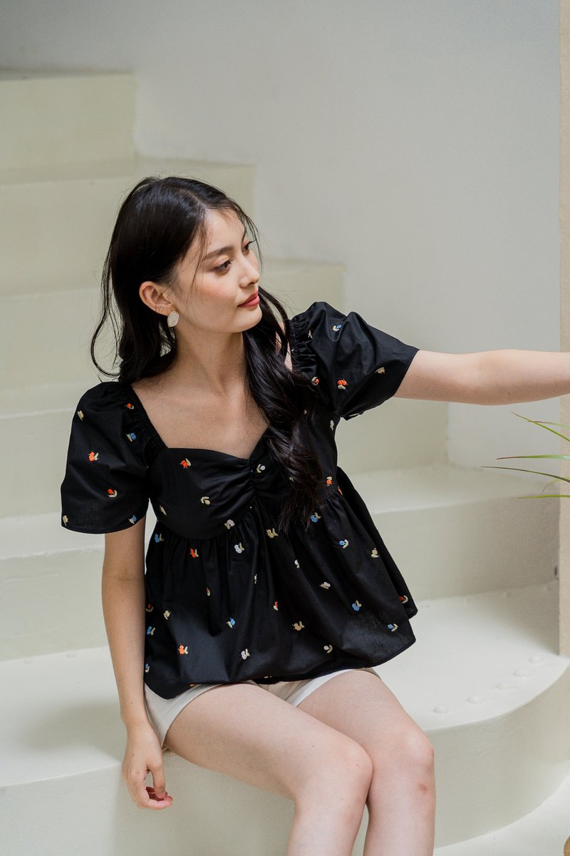 Sloanne Embroidered Sweetheart Top In Black (XS)
