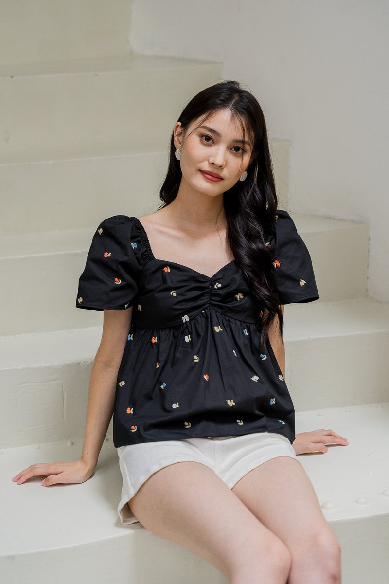 Sloanne Embroidered Sweetheart Top In Black (XS)