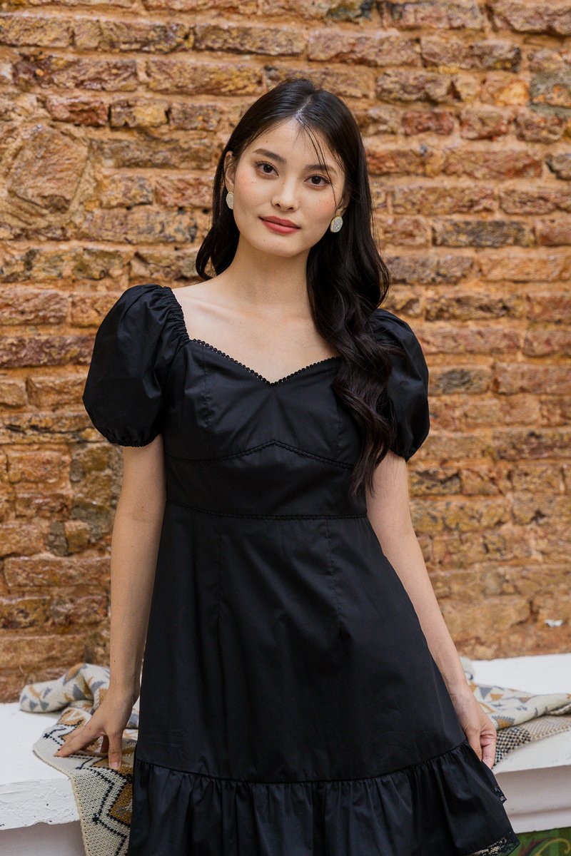 Leighton Empire Waist Lace Hem Dress In Black (XS)