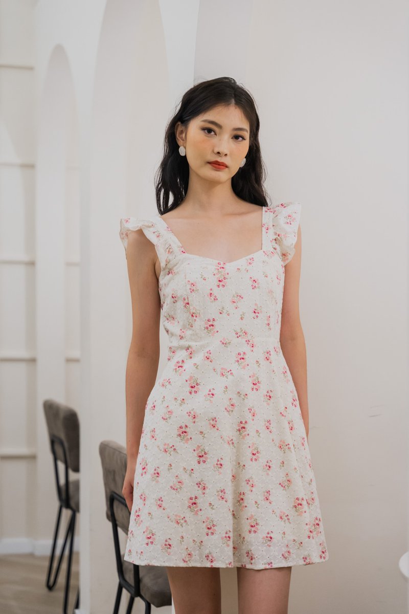 Estina Eyelet Ruffle Sleeve Dress In White (XS)