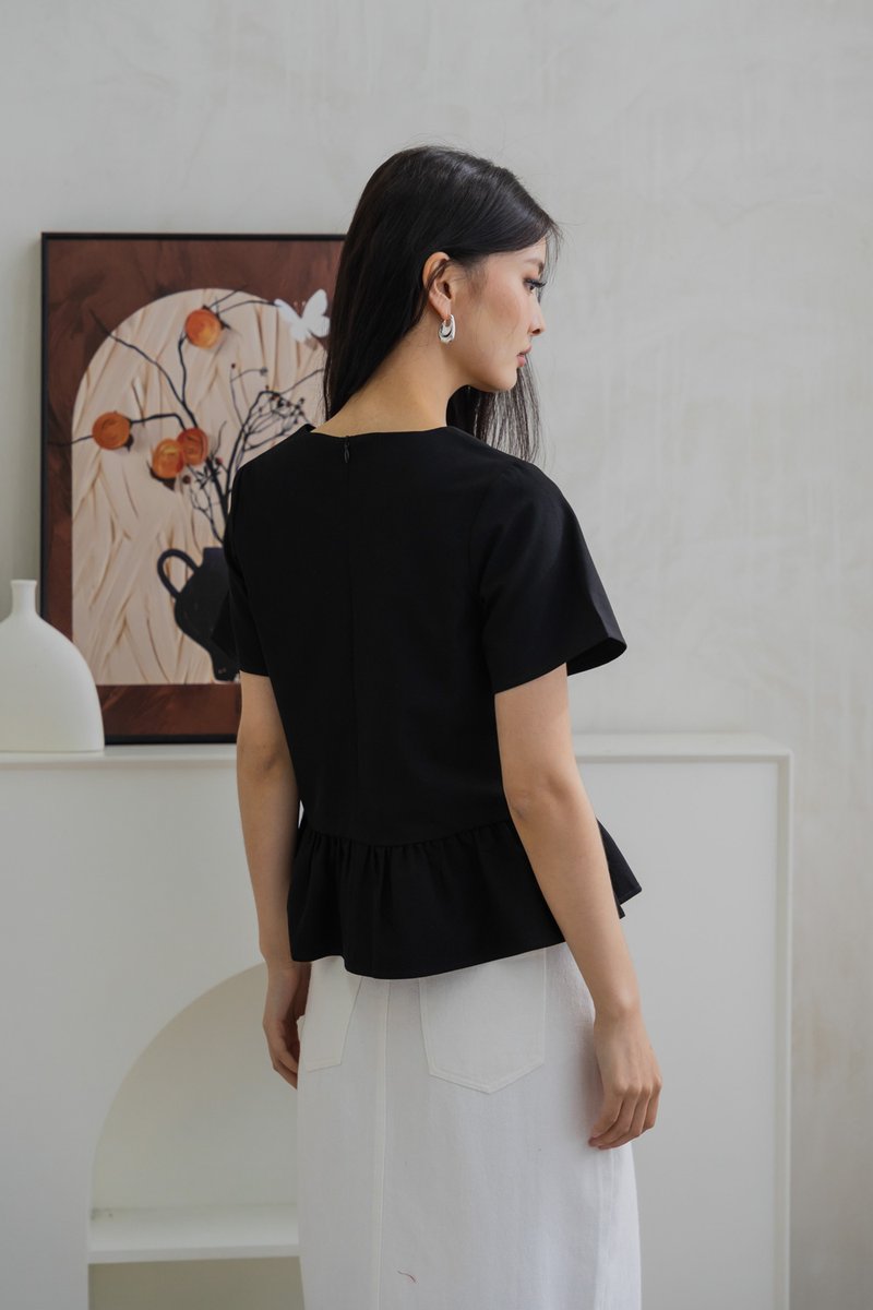 Robinson Ruffle Hem Blouse In Black