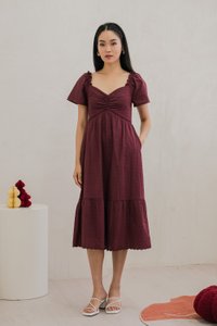 Surrey Embroidery Sweetheart Midi Dress In Wine