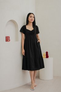 Surrey Embroidery Sweetheart Midi Dress In Black
