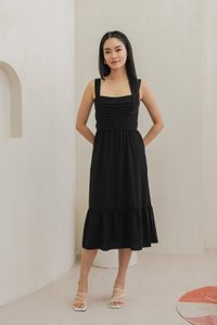 Pola Pleated Midi Dress In Black