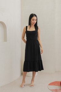 Pola Pleated Midi Dress In Black