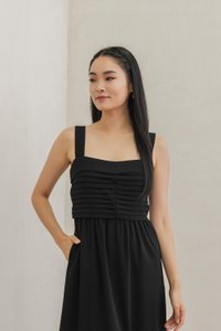 Pola Pleated Midi Dress In Black