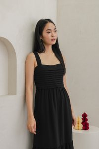 Pola Pleated Midi Dress In Black