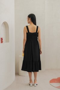 Pola Pleated Midi Dress In Black