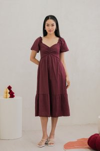 Surrey Embroidery Sweetheart Midi Dress In Wine
