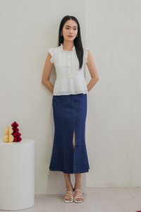Sweeny Swiss Dot Pintuck Button Top In White (XL)