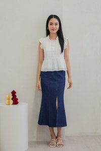 Sweeny Swiss Dot Pintuck Button Top In White (XL)