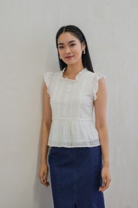 Sweeny Swiss Dot Pintuck Button Top In White (XL)