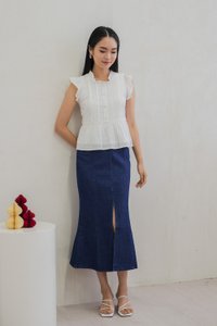 Sweeny Swiss Dot Pintuck Button Top In White (XL)