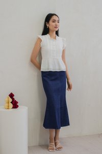 Sweeny Swiss Dot Pintuck Button Top In White (XL)