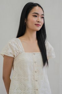Evette Eyelet Ribbon Button Top In Cream (XS)