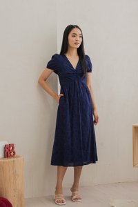 Eberta Eyelet Sweetheart Midi Dress In Navy (XS)