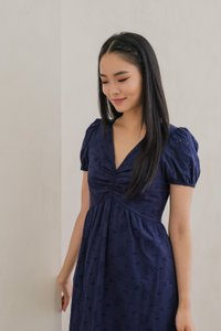 Eberta Eyelet Sweetheart Midi Dress In Navy (XS)