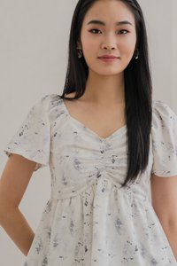Rexa Ribbon Print Sweetheart Top In White (XS)