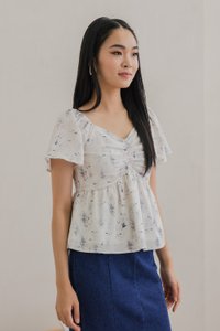 Rexa Ribbon Print Sweetheart Top In White (XS)