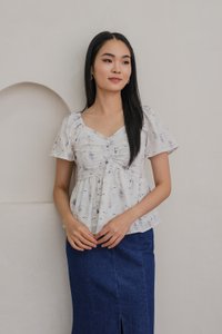 Rexa Ribbon Print Sweetheart Top In White (XS)