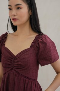Surrey Embroidery Sweetheart Midi Dress In Wine