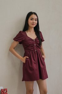 Rianna Ruched Button Puff Sleeve Dress In Wine