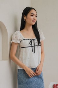 Finnley Floral Eyelet Ribbonette Top In White