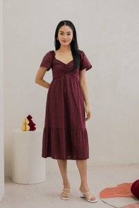 Surrey Embroidery Sweetheart Midi Dress In Wine
