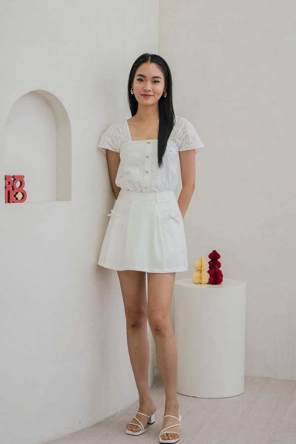 Quaint Coquette Pleated Skort In White (XS)