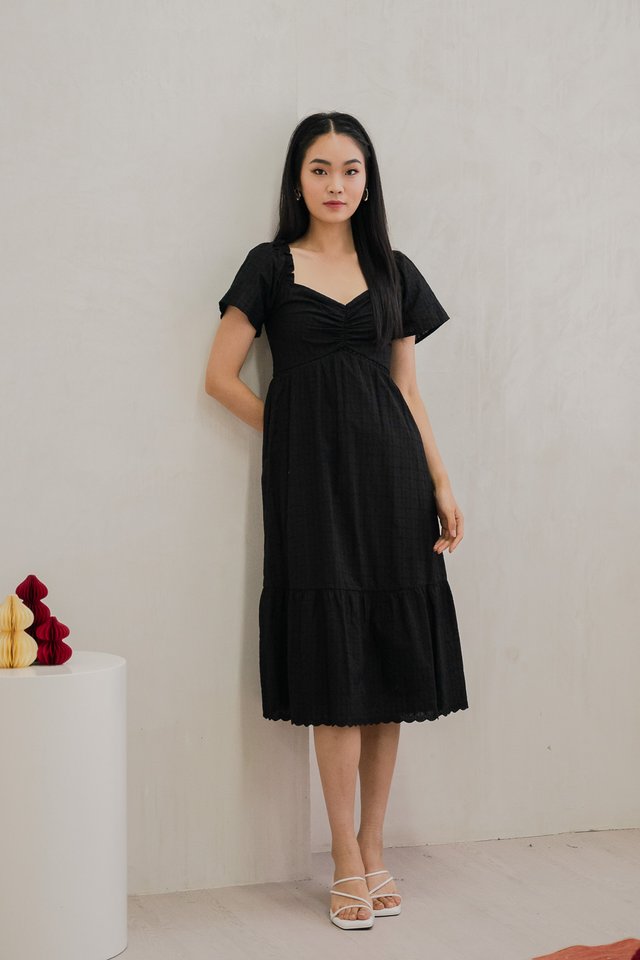 Surrey Embroidery Sweetheart Midi Dress In Black