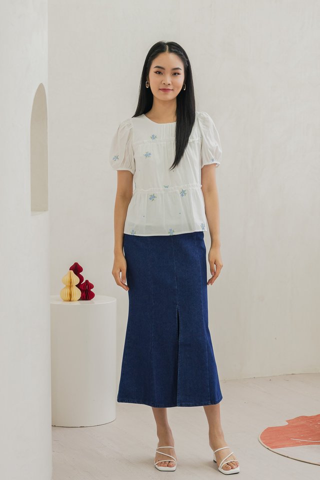 Royale Floral Embroidery Ruffles Top In White