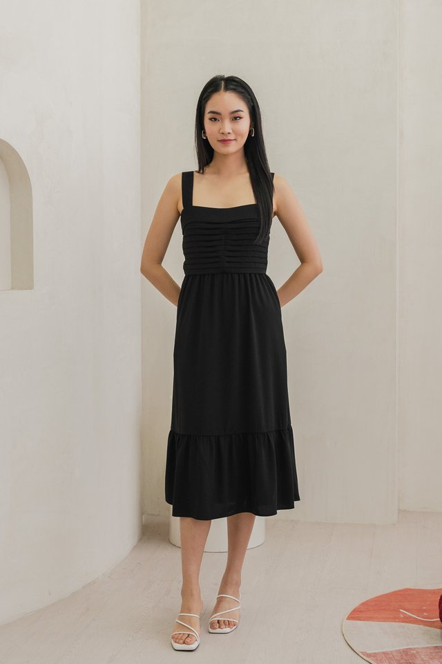 Pola Pleated Midi Dress In Black