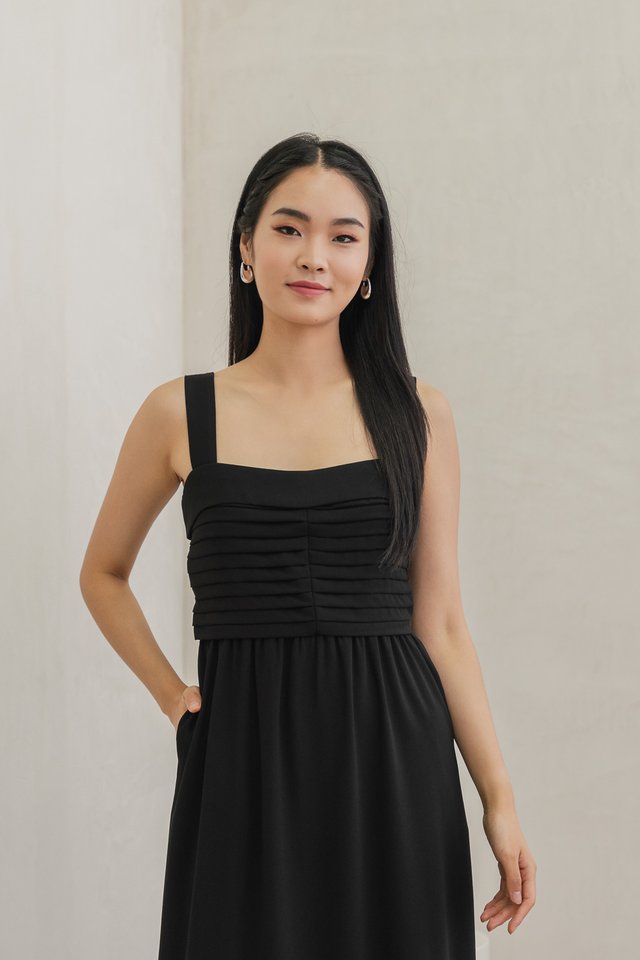 Pola Pleated Midi Dress In Black