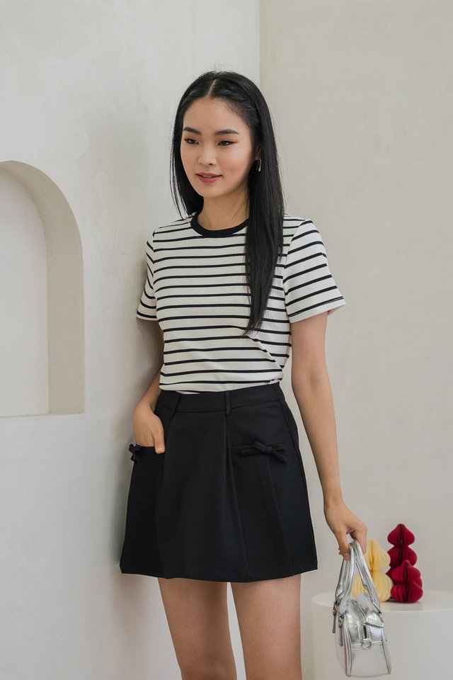 Quaint Coquette Pleated Skort In Black