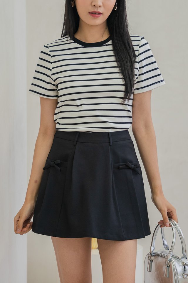 Quaint Coquette Pleated Skort In Black