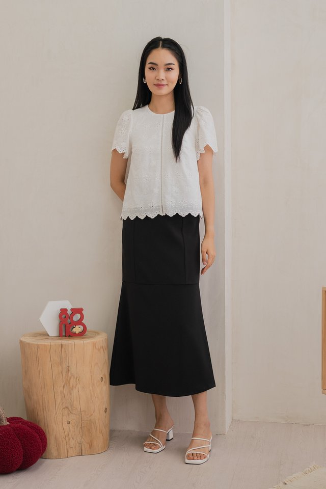 Shea Eyelet Scallop Hem Top In White